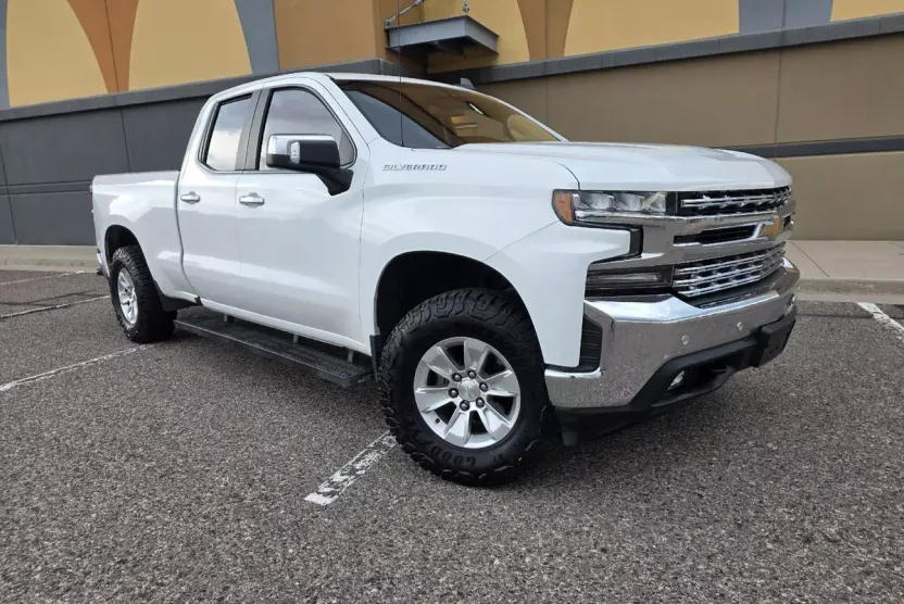 2019 Chevrolet Silverado 1500 LT photo 1