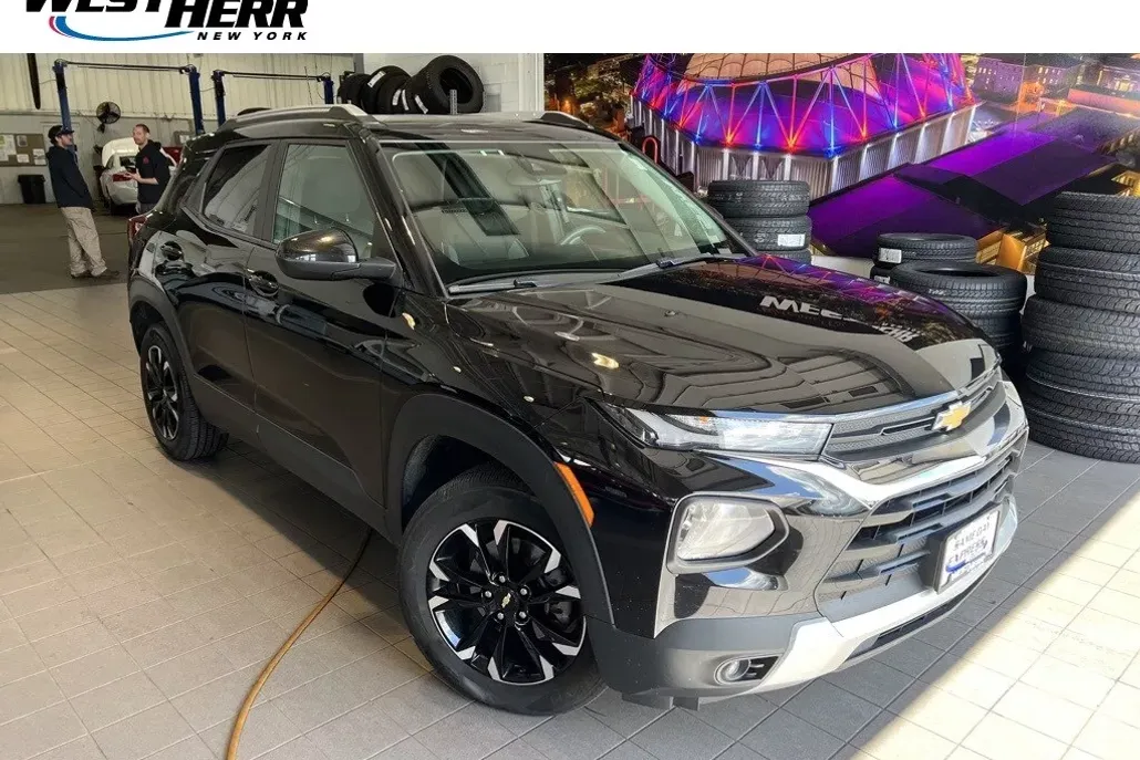 2022 Chevrolet Trailblazer LT photo 1