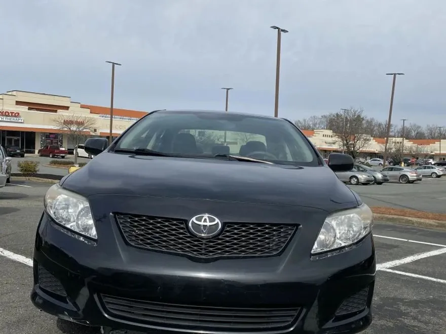 2013 Toyota Corolla LE photo 1