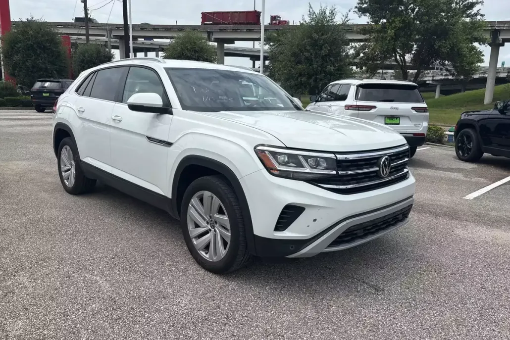 2022 Volkswagen Atlas Cross Sport V6 SE Technology photo 1