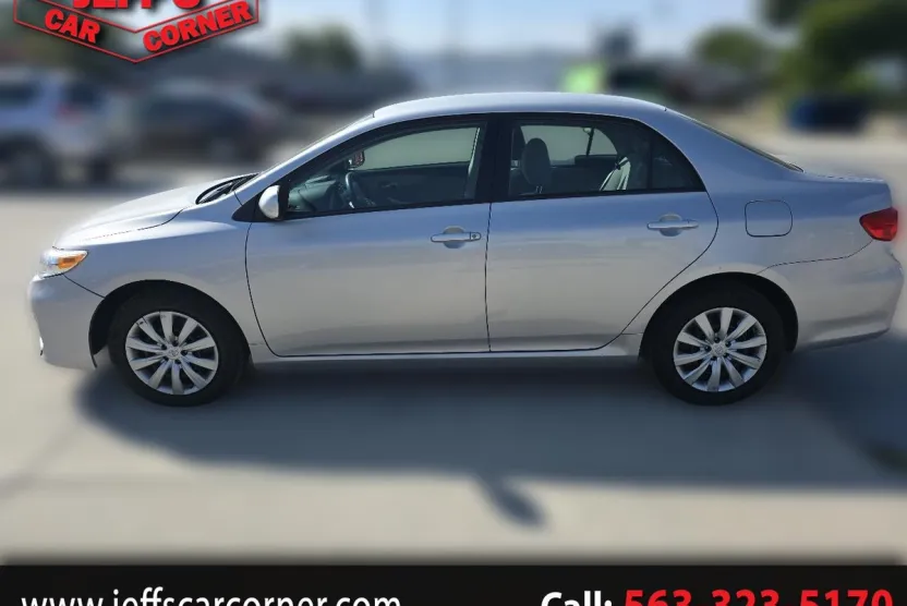 2012 Toyota Corolla LE photo 1