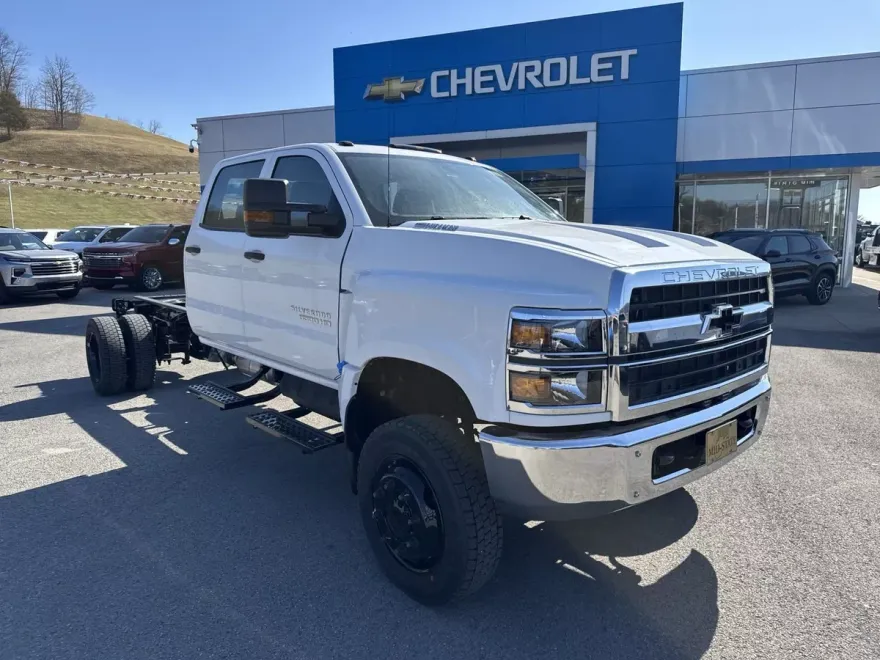 2024 Chevrolet Silverado 6500HD Work Truck photo 1