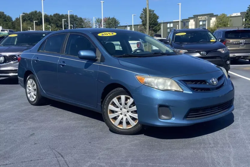2012 Toyota Corolla LE photo 1