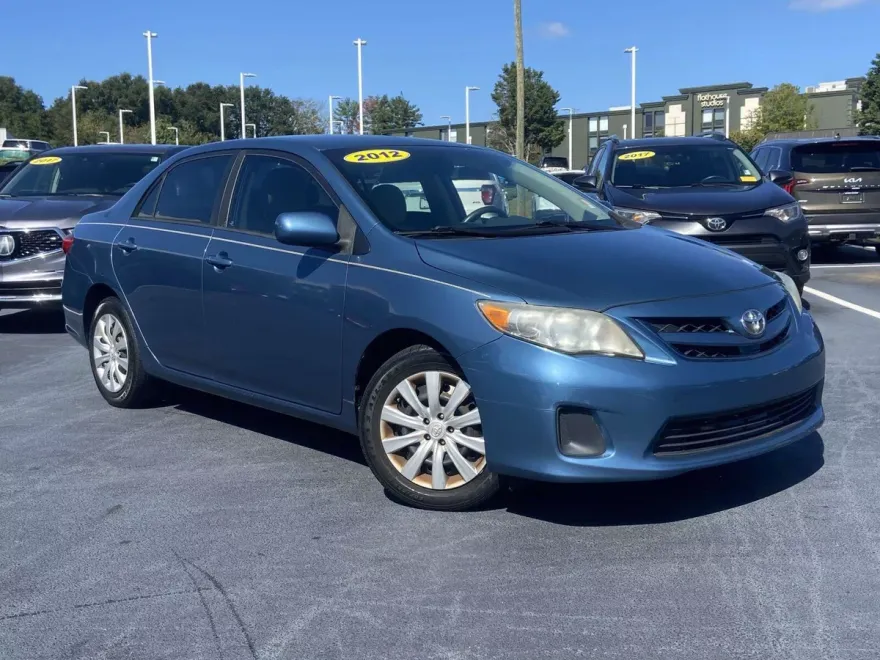 2012 Toyota Corolla LE photo 1