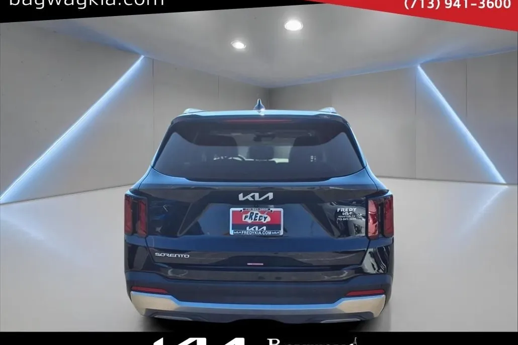 2025 Kia Sorento S photo 1