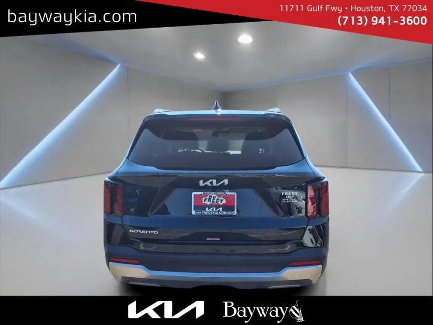 2025 Kia Sorento S photo 1
