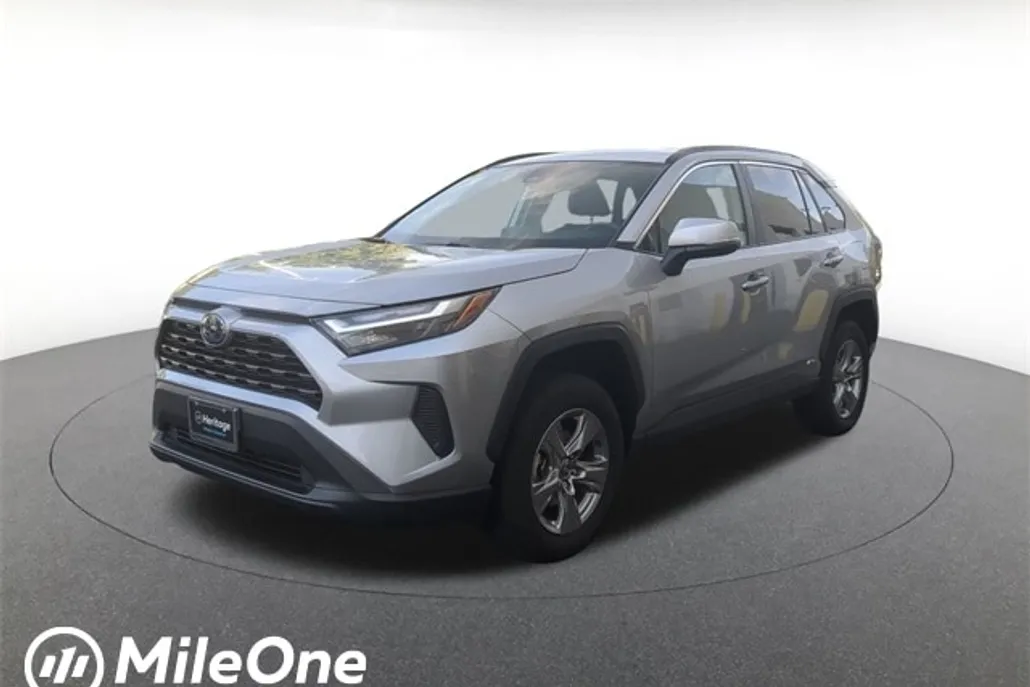 2024 Toyota RAV4 Hybrid XLE photo 1