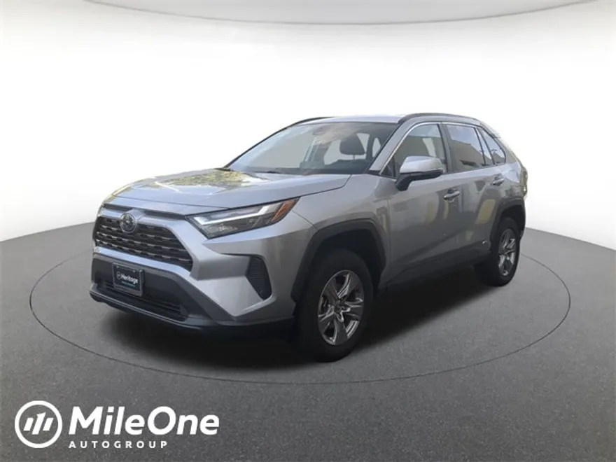2024 Toyota RAV4 Hybrid XLE photo 1