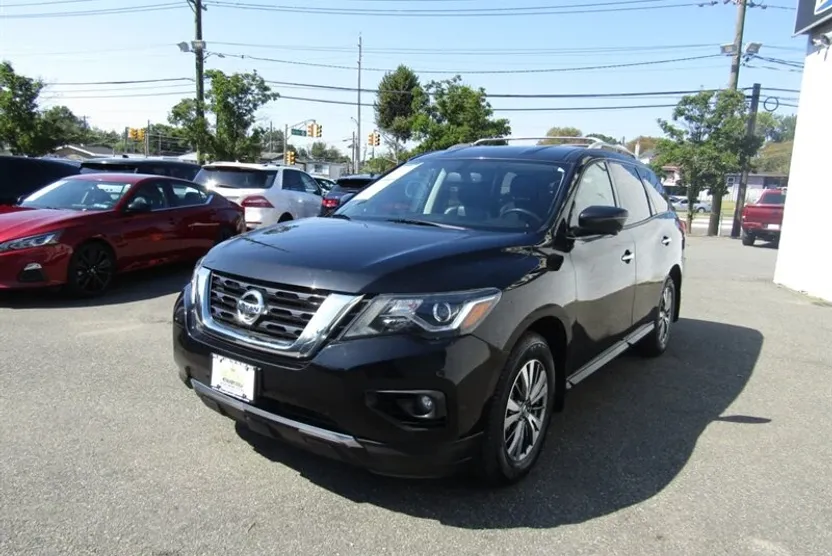 2018 Nissan Pathfinder SL photo 1