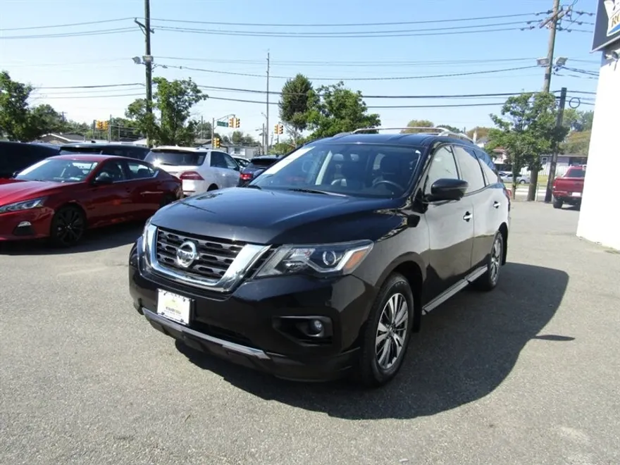 2018 Nissan Pathfinder SL photo 1