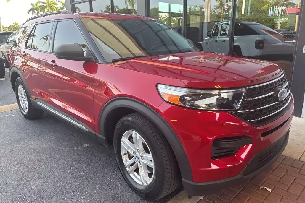 2022 Ford Explorer XLT photo 1