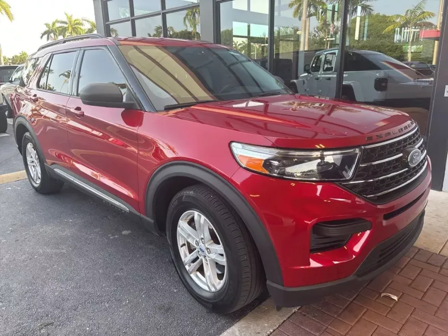 2022 Ford Explorer XLT photo 1