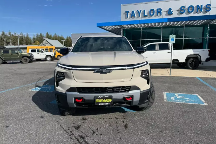 2026 Chevrolet Silverado EV Trail Boss photo 1