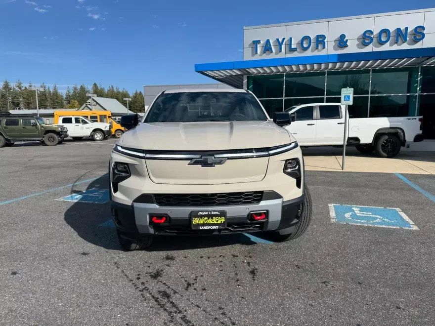 2026 Chevrolet Silverado EV Trail Boss photo 1