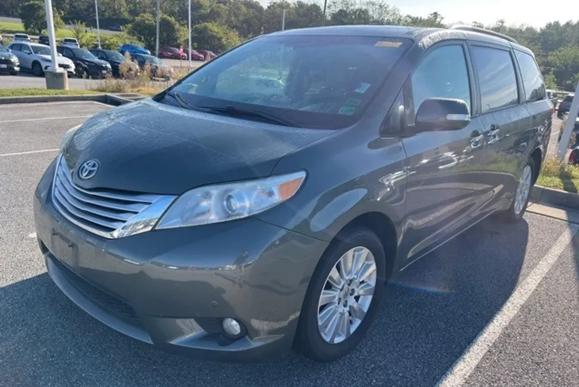 2013 Toyota Sienna photo 1
