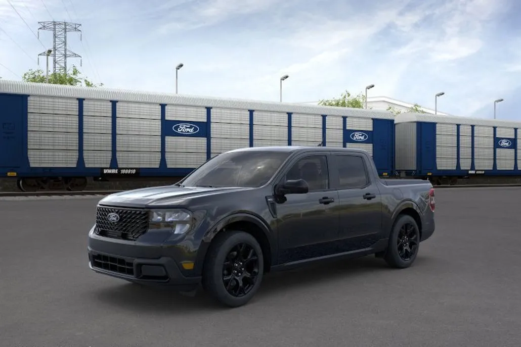 2025 Ford Maverick XLT photo 1