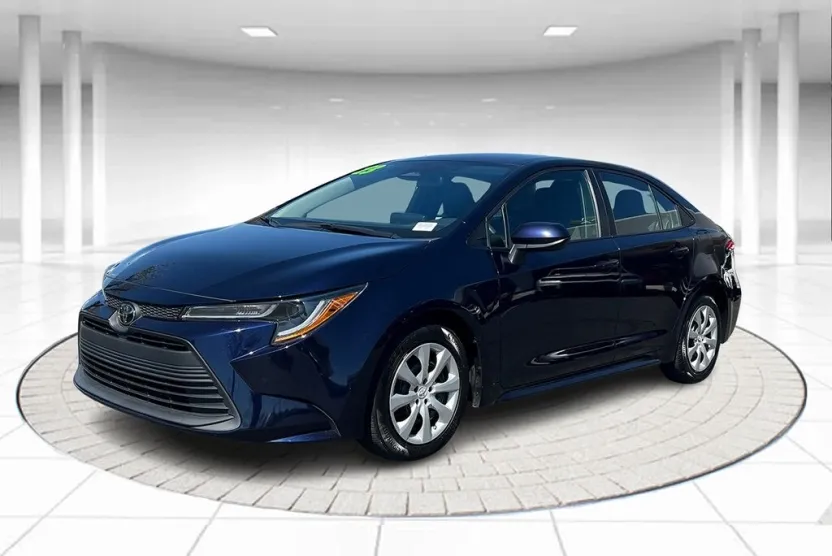 2023 Toyota Corolla LE photo 1