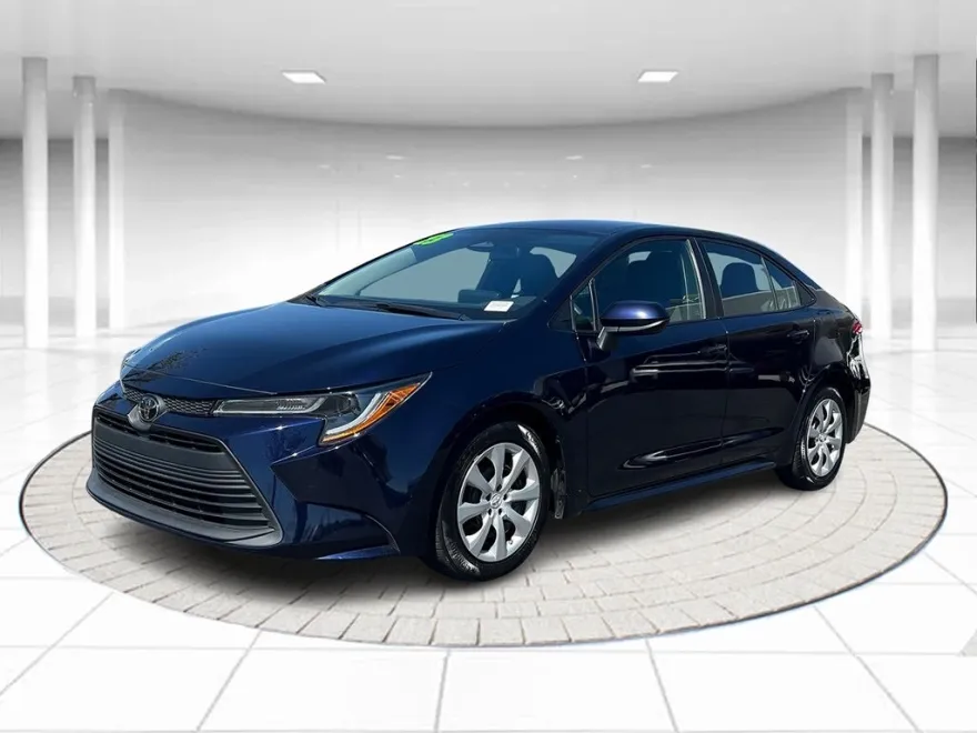 2023 Toyota Corolla LE photo 1