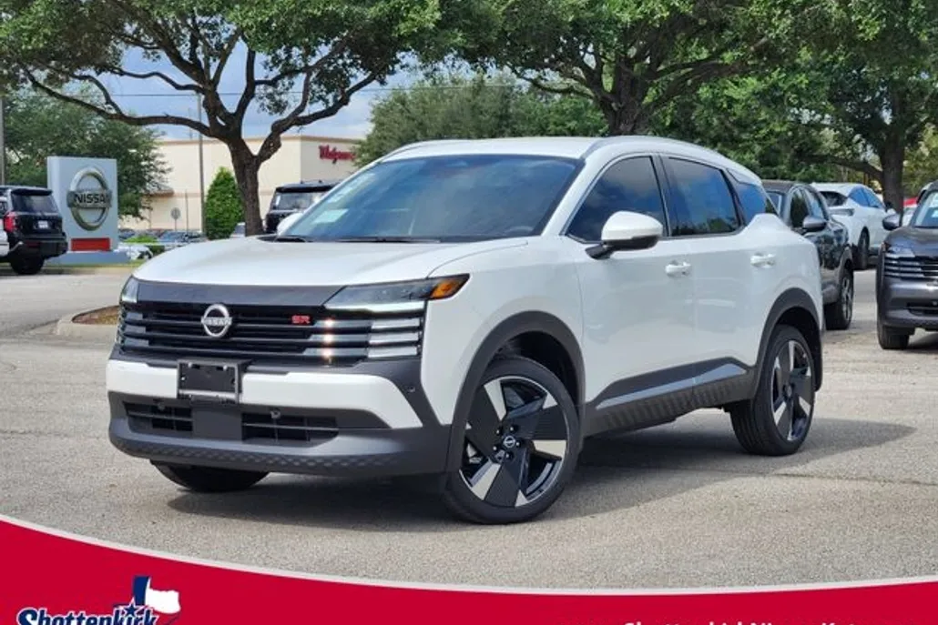 2025 Nissan Kicks SR photo 1