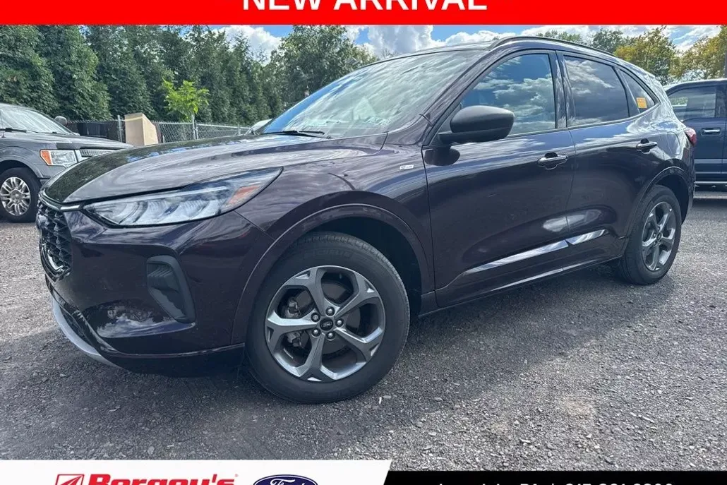2023 Ford Escape ST-Line photo 1