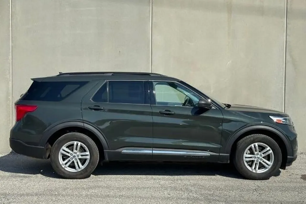 2022 Ford Explorer XLT photo 1