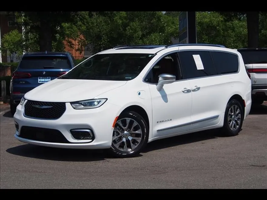 2024 Chrysler Pacifica Hybrid Pinnacle photo 1
