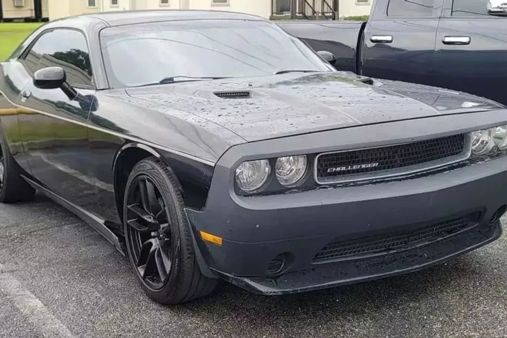 2013 Dodge Challenger SXT photo 1