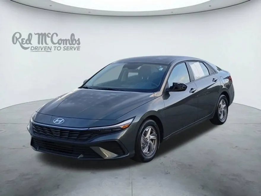 2024 Hyundai Elantra SE photo 1