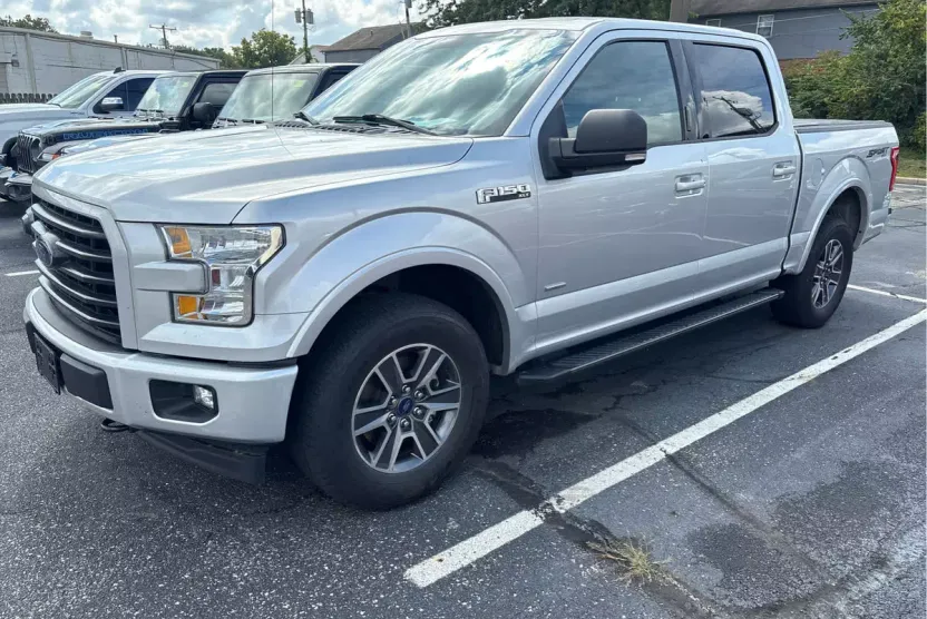 2017 Ford F-150 XLT photo 1