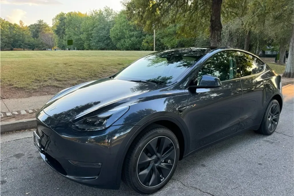2024 Tesla Model Y Long Range photo 1