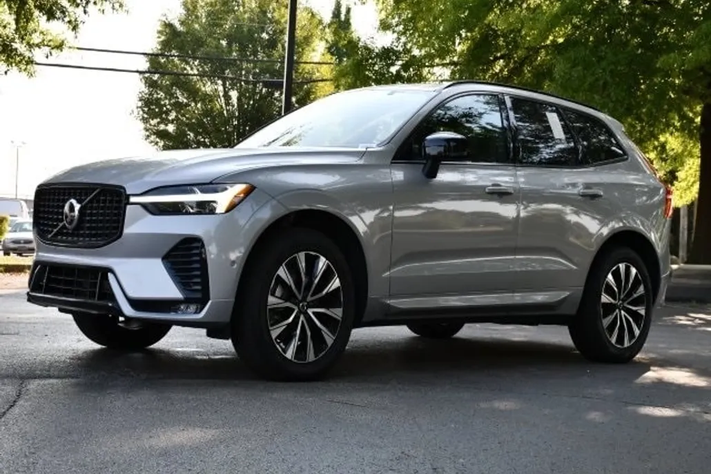 2025 Volvo XC60 B5 Plus photo 1