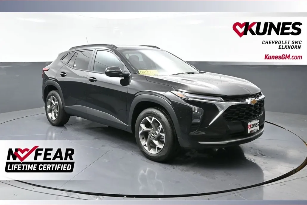 2025 Chevrolet Trax LT photo 1