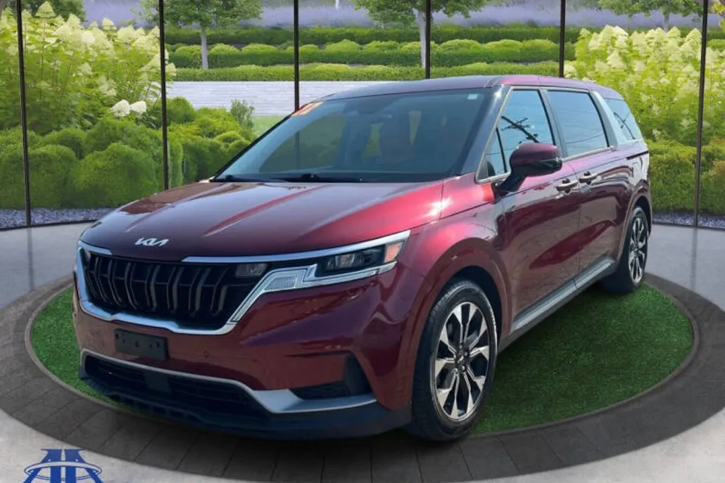 2022 Kia Carnival EX photo 1