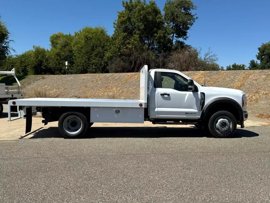 2025 Ford F-550 XL photo 1