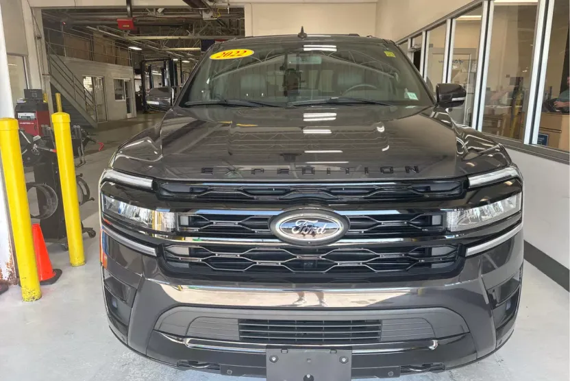 2022 Ford Expedition Limited photo 1