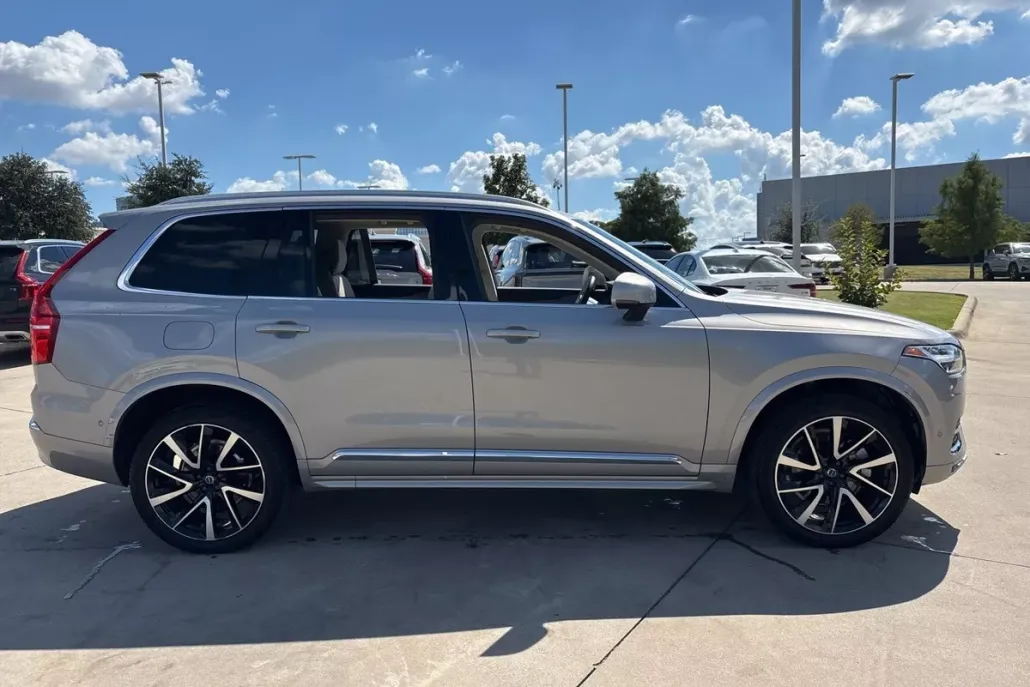 2024 Volvo XC90 Plus photo 1