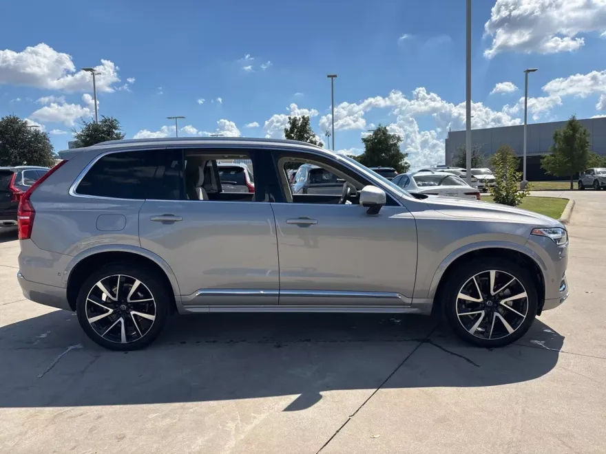 2024 Volvo XC90 Plus photo 1