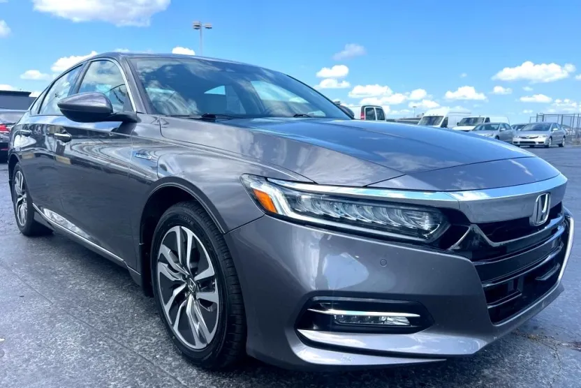 2018 Honda Accord Hybrid Touring photo 1