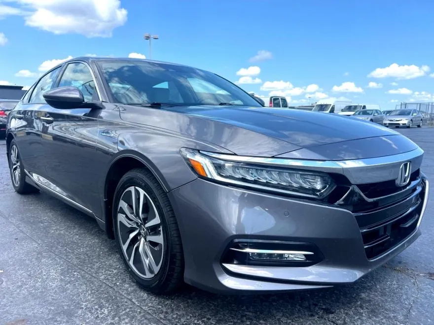 2018 Honda Accord Hybrid Touring photo 1