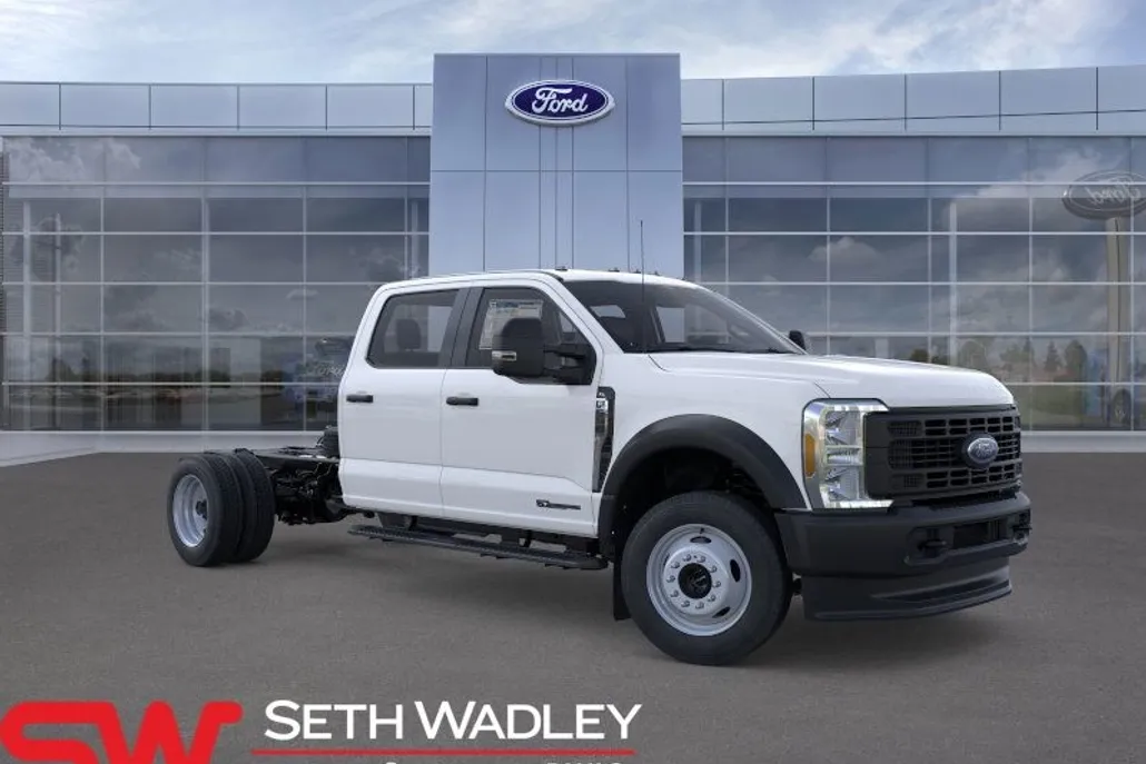 2025 Ford F-550 photo 1