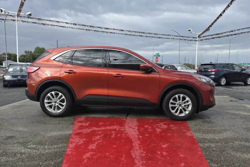 2020 Ford Escape SE photo 1