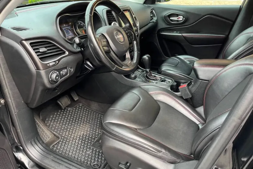 2019 Jeep Cherokee Trailhawk photo 1