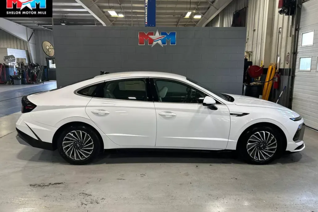 2025 Hyundai Sonata Hybrid SEL photo 1