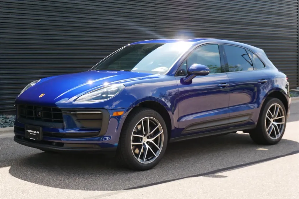 2025 Porsche Macan photo 1
