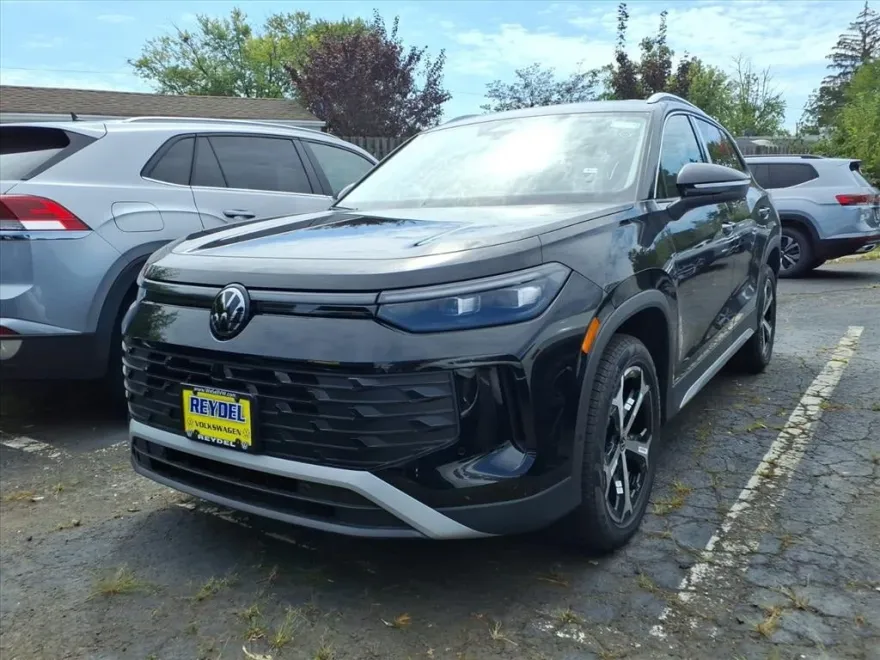 2025 Volkswagen Tiguan SE photo 1