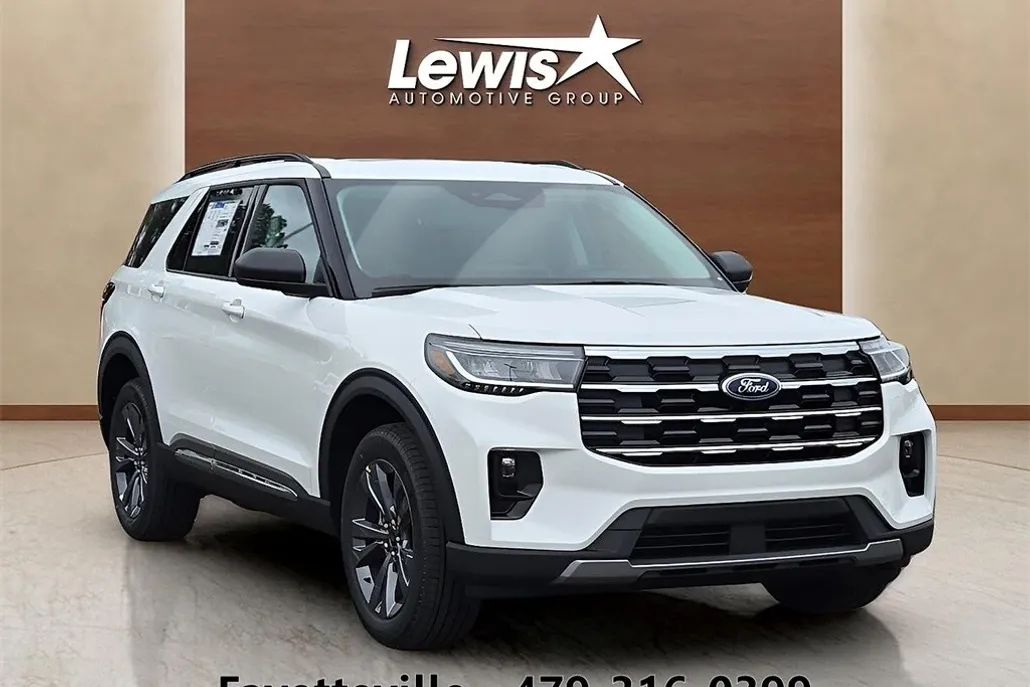 2025 Ford Explorer photo 1