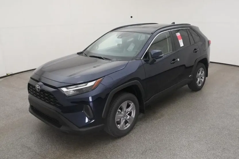 2025 Toyota RAV4 Hybrid XLE photo 1