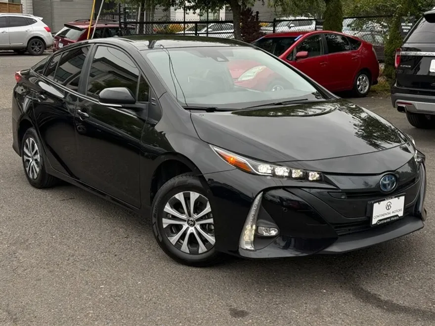 2022 Toyota Prius Prime Limited photo 1