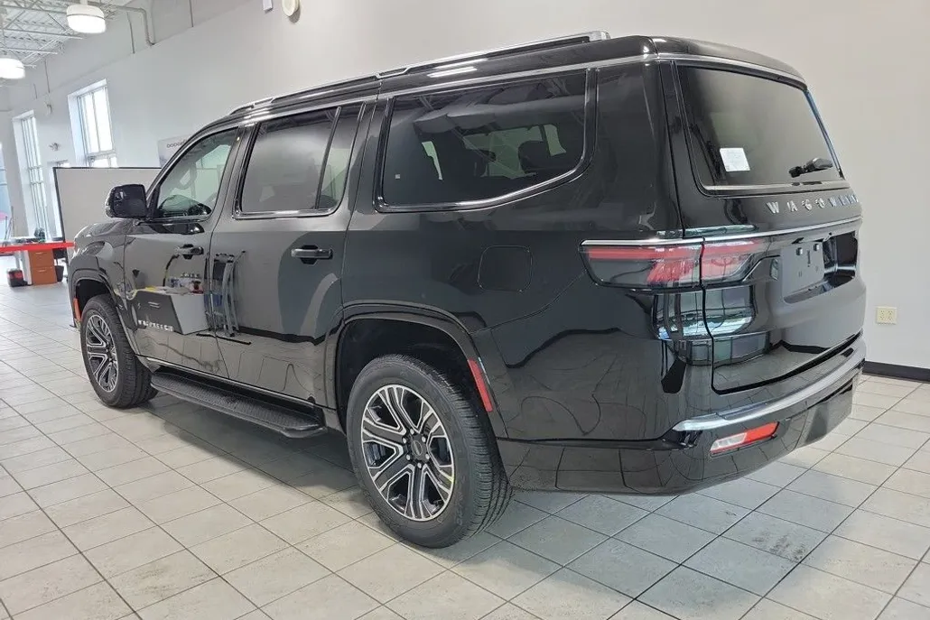 2025 Jeep Wagoneer Base photo 1
