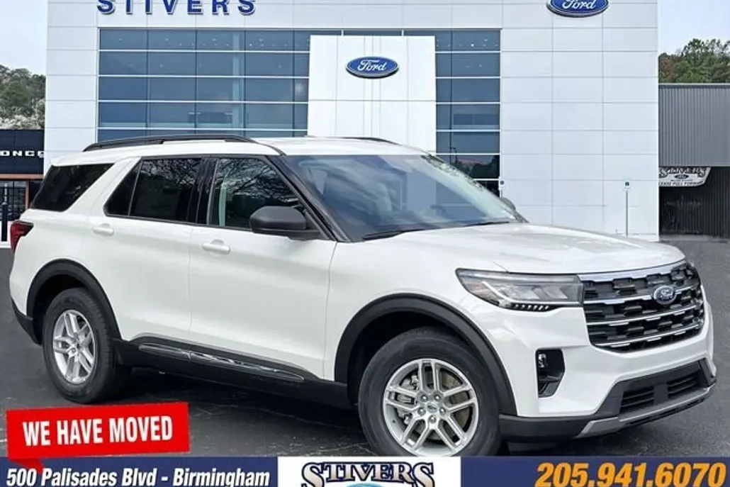 2025 Ford Explorer photo 1